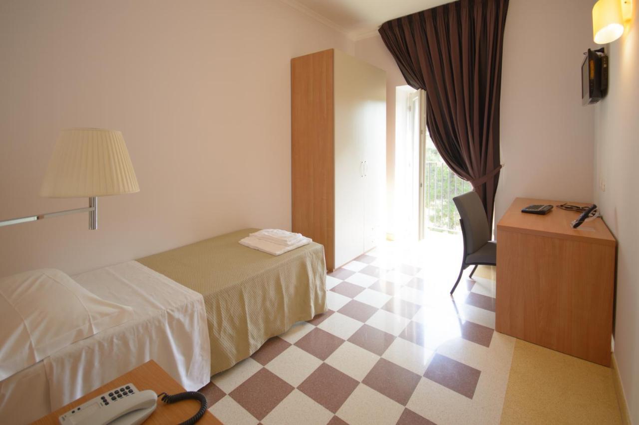 Hotel Domus Stella Maris - Casa Per Ferie Ankona Zewnętrze zdjęcie