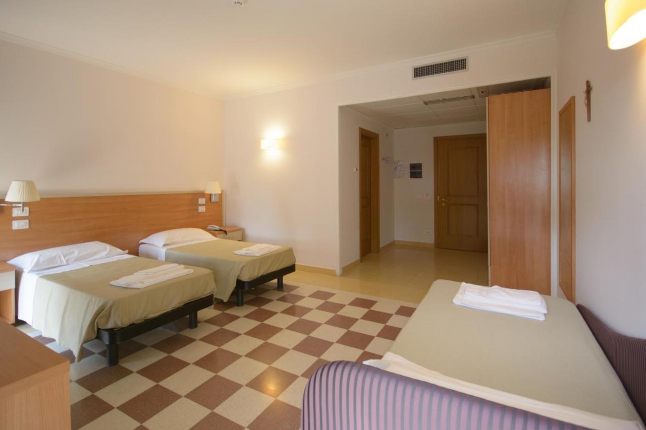 Hotel Domus Stella Maris - Casa Per Ferie Ankona Zewnętrze zdjęcie
