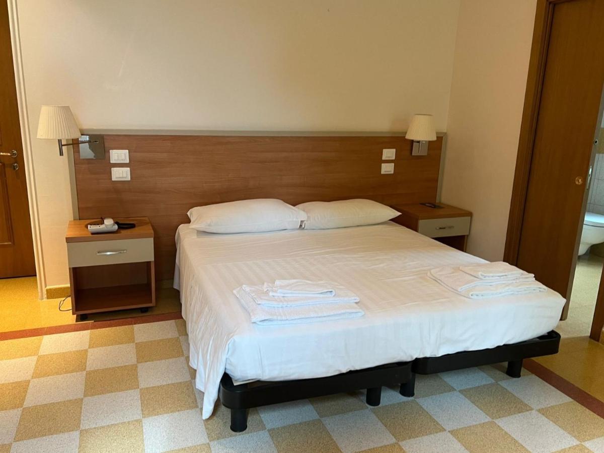 Hotel Domus Stella Maris - Casa Per Ferie Ankona Zewnętrze zdjęcie