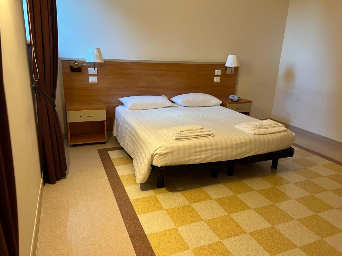 Hotel Domus Stella Maris - Casa Per Ferie Ankona Zewnętrze zdjęcie