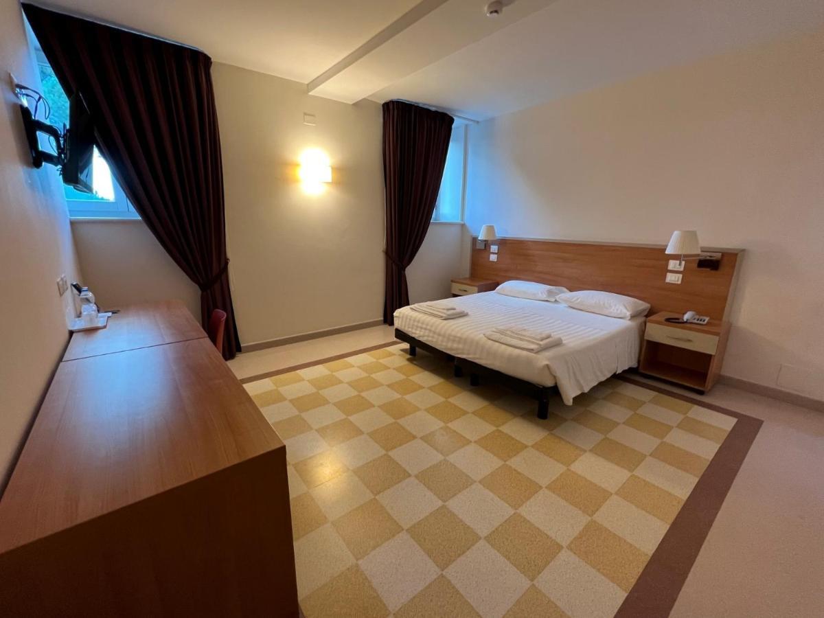 Hotel Domus Stella Maris - Casa Per Ferie Ankona Zewnętrze zdjęcie