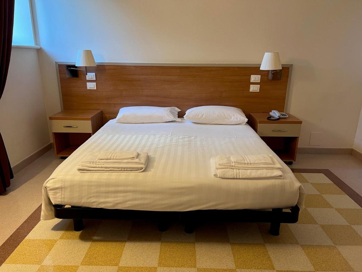 Hotel Domus Stella Maris - Casa Per Ferie Ankona Zewnętrze zdjęcie